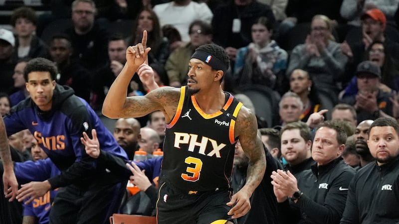 Phoenix Suns guard Bradley Beal (3) celebrates after his 3-point basket against the Washington...